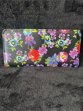 Floral Print Women's Wallet - Black Background